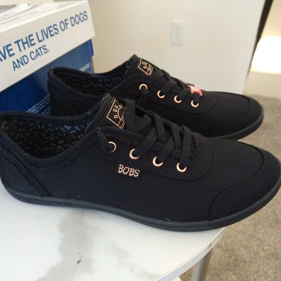 Skechers Shoes - Bob's Size 8.5 Wide Black Memory Foam Shoes